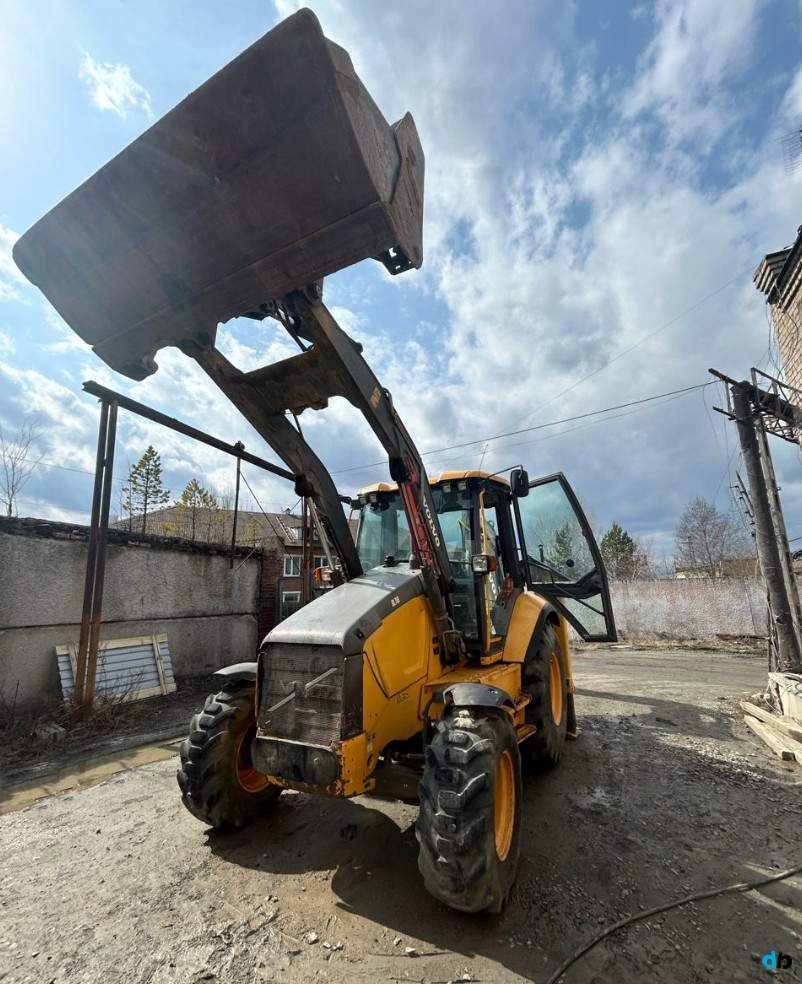 Экскаватор погрузчик Volvo BL 71B в Екатеринбурге