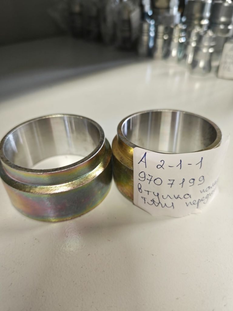 9707199 Втулка пальца тяги передний (Buhler 2000)